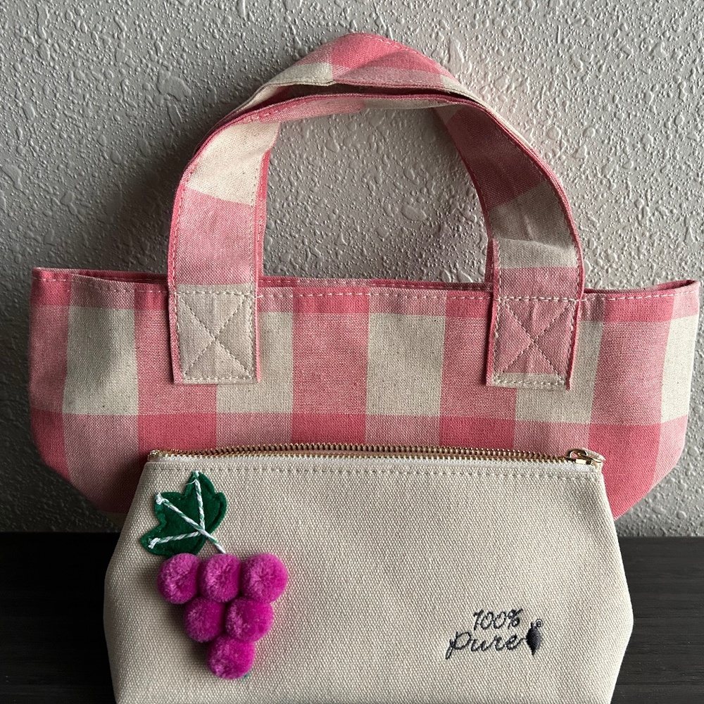 NEW!! Gingham Hand Tote & Embroidered Makeup Bag Set- (NWT)
